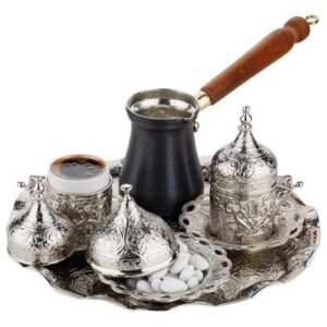 Set de café turco de metal, COLOR PLATEADO  (1 bandeja circular, 1 cezve, 2 tazas, 2 platos y 1 dulcera)