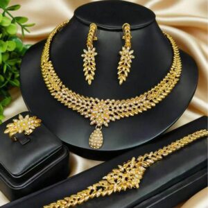 Set de collar, brazalete, aretes y anillo, baño de oro, diseños varios