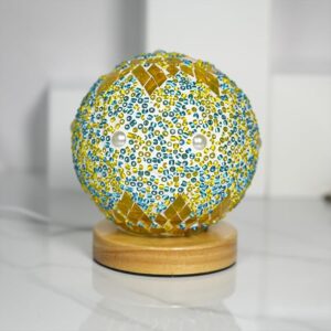 Lampara de mesa esférica, diseño vitral estrella amarilla y perlas. Mostacilla Celeste y amarillo (Moroco Green)